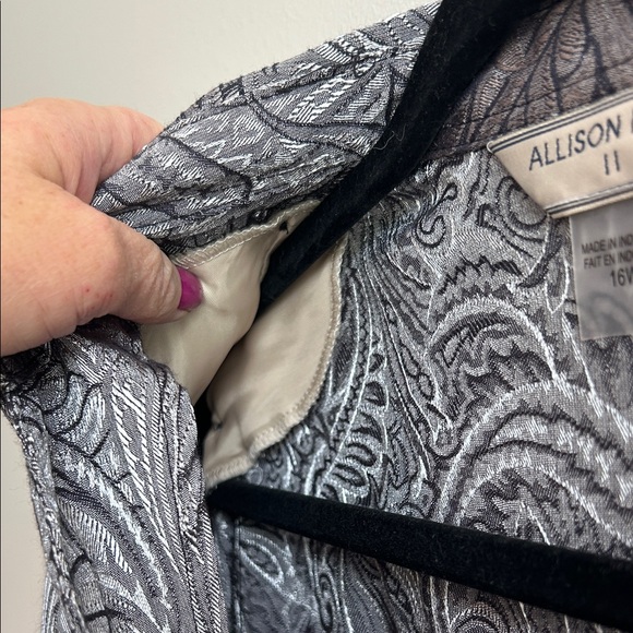 Allison Daley Gray Paisley Button-Up Top - Picture 2 of 5